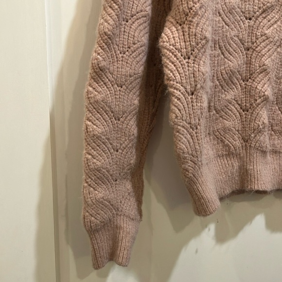 MINKPINK Cream V-Neck Sweater Classic Knit - Picture 15 of 15